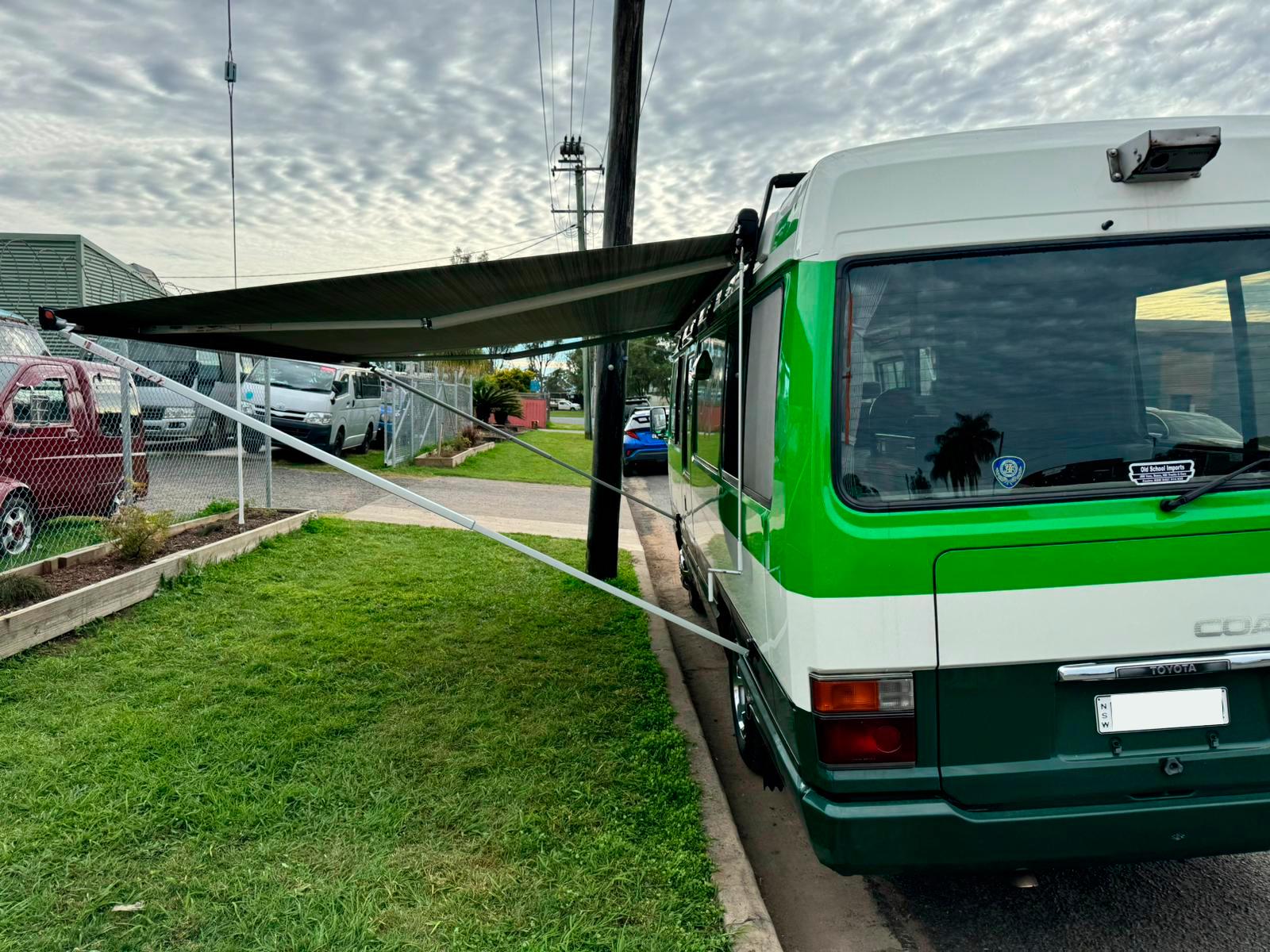 High Roof Gutter Mount Rack Bracket Leg for Toyota Hiace Commuter Bus
